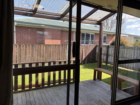 Unit Living - Photo 3