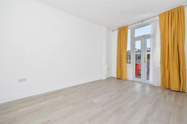 5 bedroom semi-detached house to rent - Photo 1