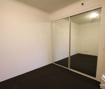 Unfurnished Studio Apartment with Stunning Views - Photo 2