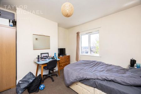 4 bedroom terraced house to rent - Photo 4