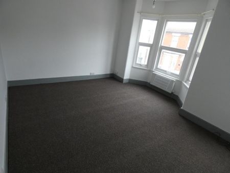 4 bedroom terraced house to rent - Photo 3