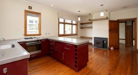 Three-Bedroom Family Home! - Photo 2