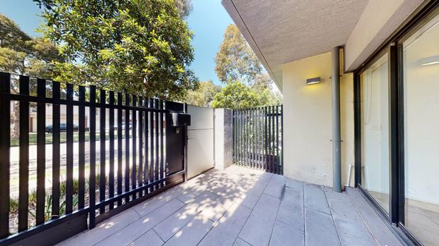 Stylish Ground Floor Living in the Heart of Parkville Gardens - Photo 1