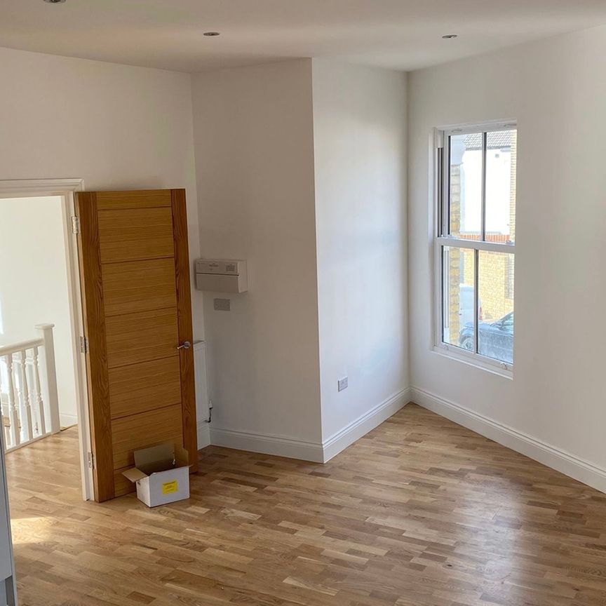 3 Bed Flat, St. Asaph Road, SE4 - Photo 1