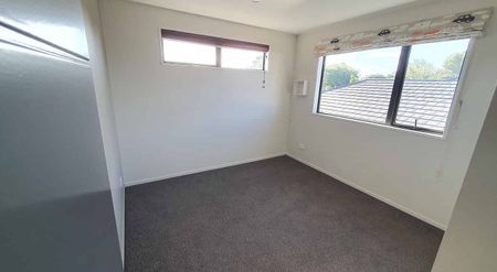 Modern family home - Photo 3