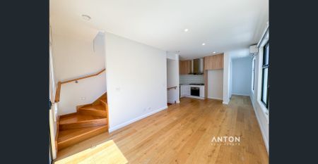 Spacious & Modern 4-Bedroom Home in Prime Ringwood Location 6 Month Lease available - Photo 3