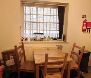 3 bedroom flat to rent - Photo 2