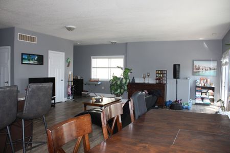 For Lease - 3937 Wood Avenue, Severn, Ontario - Photo 2
