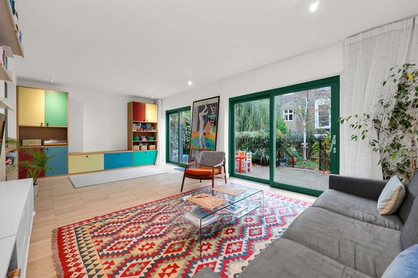 4 bedroom mews to rent - Photo 1