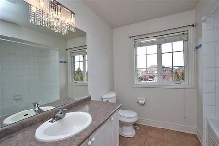 For Lease - 39 Colavita Court, Vaughan, Ontario - Photo 5