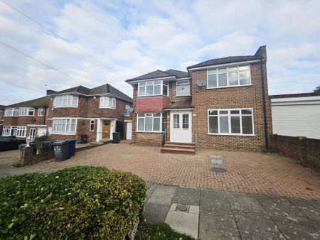 4 bedroom detached house to rent - Photo 2