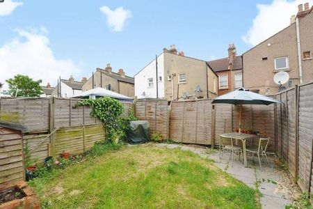 Room in a Shared Flat, Tynemouth Road, CR4 - Photo 4