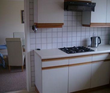 4 bedroom detached house to rent - Photo 2