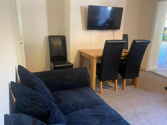 4 bedroom private hall to rent - Photo 1