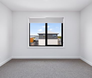 Brand-New Two-Storey Townhouse with Double Garage - Photo 1
