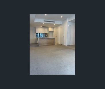 SPACIOUS ONE BEDROOM APARTMENT - Photo 4
