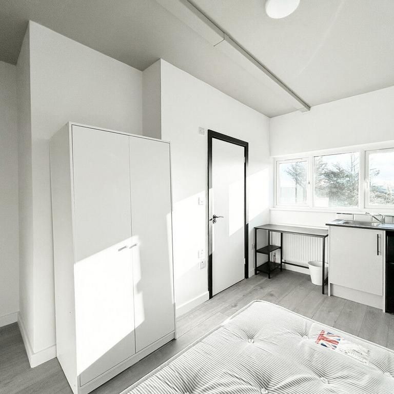 1 bedroom in a house share to rent - Photo 1