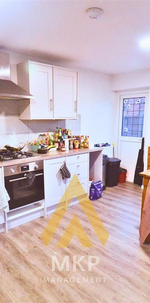 4 bedroom terraced house to rent - Photo 1