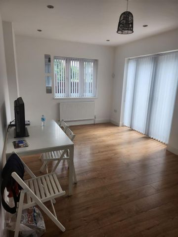 4 bedroom detached house to rent - Photo 4