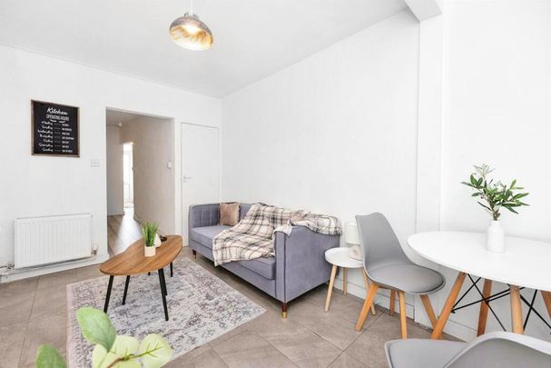 1 bedroom in a house share to rent - Photo 1