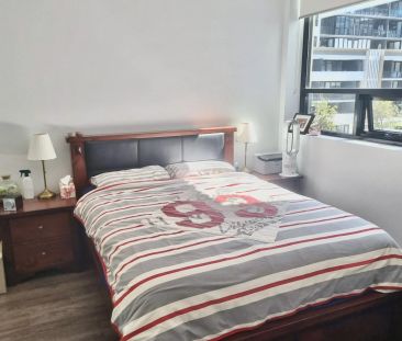 MODERN TWO BEDROOM APARTMENT! - Photo 3