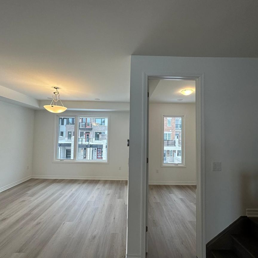 For Lease - 118 Pearen Lane, Barrie, Ontario - Photo 1