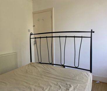 Room in a Shared House, Basingstoke Road, RG2 - Photo 2