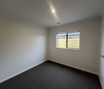 Brand-New Contemporary Living - Right Here In Traralgon - Photo 2