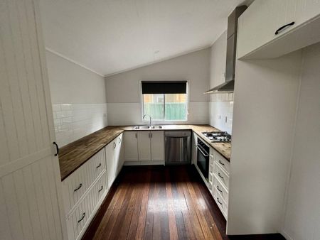 CLOSE TO THE HOSPITAL - CUTE COTTAGE - Photo 4