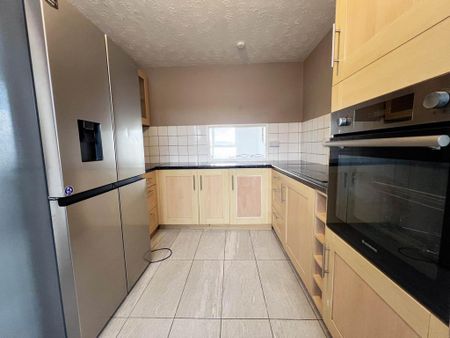 3 bedroom flat to rent - Photo 2