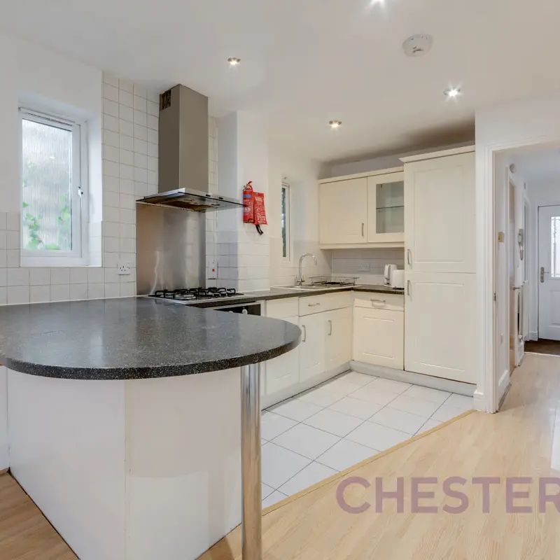 5 bedroom house in London - Photo 1