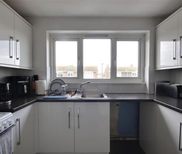 2 bedroom maisonette to rent - Photo 5