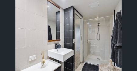 Large 2 bedroom furnished apartment - Photo 5