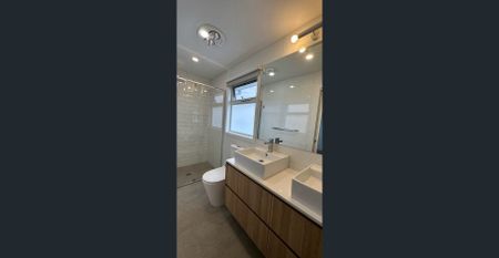 Modern home with loads of comfortable amenities and contemporary feel…. - Photo 5