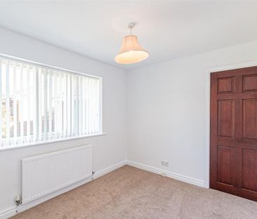 3 bedroom detached bungalow to rent - Photo 3