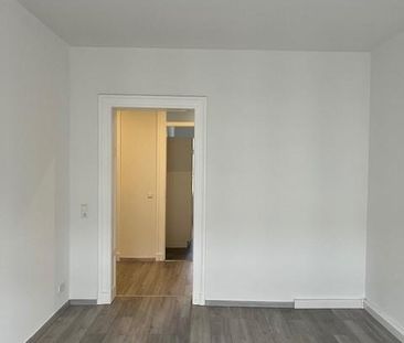 moderne 2-Raum-Wohnung mit Einbauküche - Foto 1