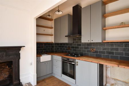 2 bedroom flat to rent - Photo 4