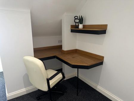 2 bedroom flat to rent - Photo 2