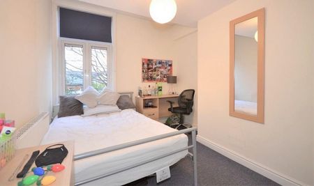 6 bedroom House To Let - Photo 3