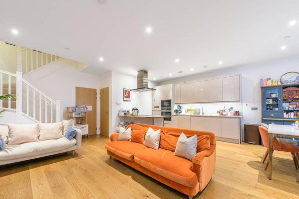 4 bedroom terraced house to rent - Photo 1