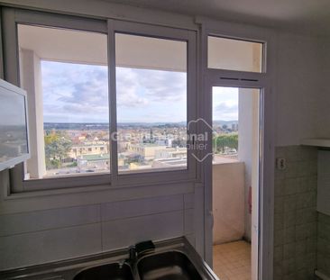 Marignane à louer les Perrussons type 3 avec cave en 4 em étage san... - Photo 1