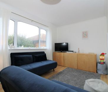 Colwyn Close, Stevenage, Hertfordshire - Photo 2