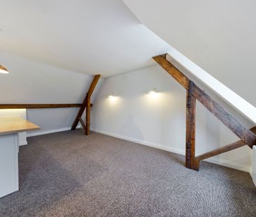 Two bed flat to rent in Market Street, Launceston, PL15 - Photo 4
