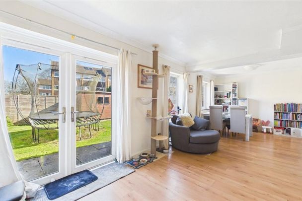 3 bedroom end of terrace house to rent - Photo 1