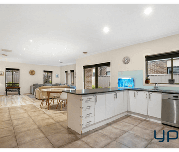 Prestigious Family Home in a Prime Boardwalk Estate Location ! - Photo 6