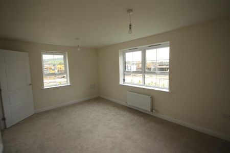 3 bedroom detached house to rent - Photo 2