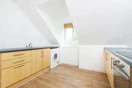 Aspen House, 10 Forest Road, Richmond, Surrey, TW9 3BY - Photo 5