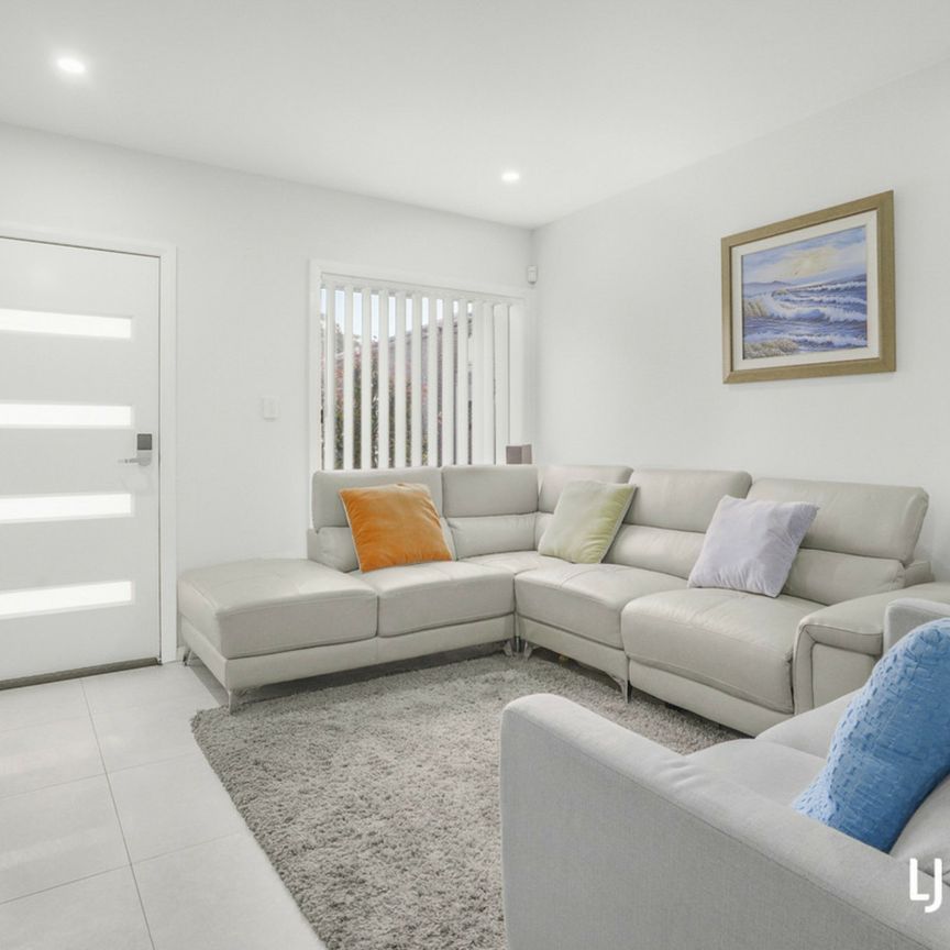 Beautiful 4 Bedroom Home - Great Location! - Photo 1