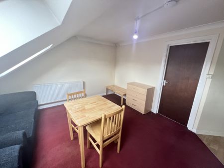4 Herbert Road, Greater London, UB1 - Photo 4