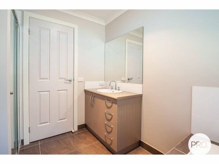 FAMILY HOME IN QUIET COURT! - Photo 2